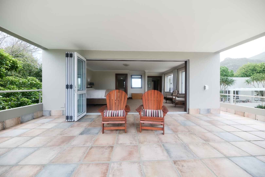 5 Bedroom Property for Sale in Fernkloof Estate Western Cape